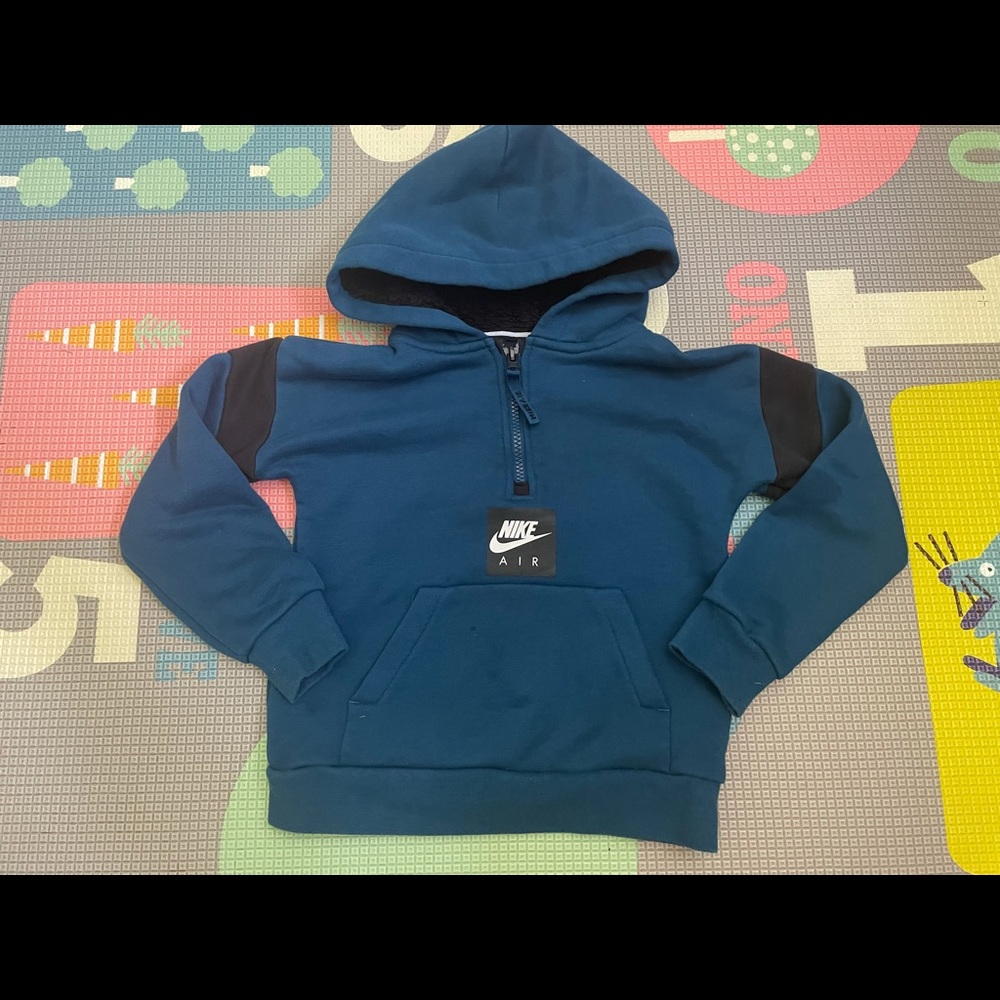 Pre-owned Toddler 4T hoodie sweater